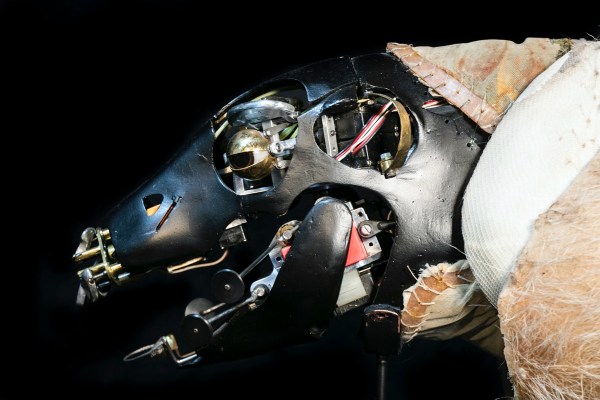 Neal Scanlan explains how Babe the pig was puppeteered - befores & afters