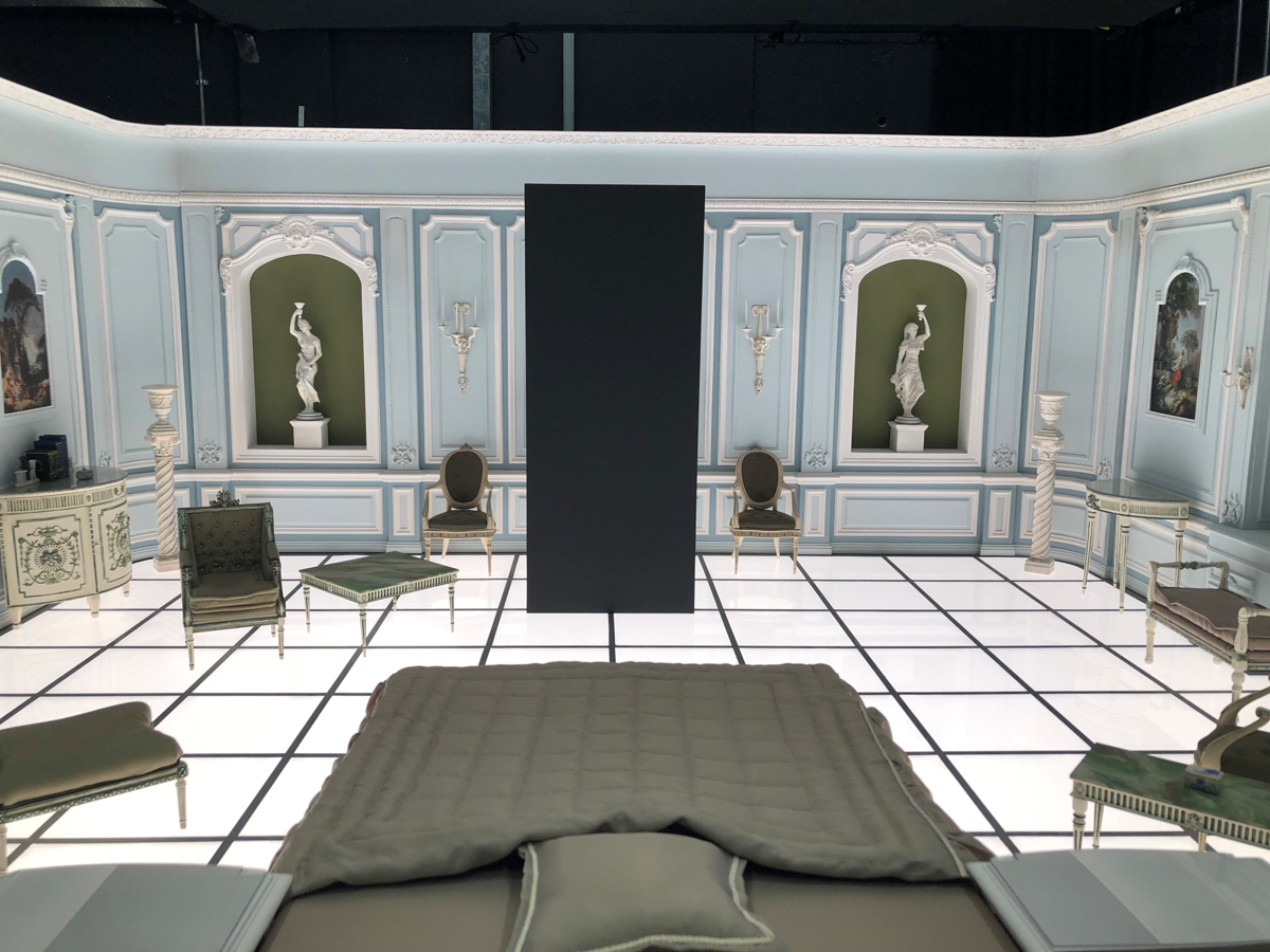 Going back to '2001: A Space Odyssey' with this insanely detailed miniature replica set build 4